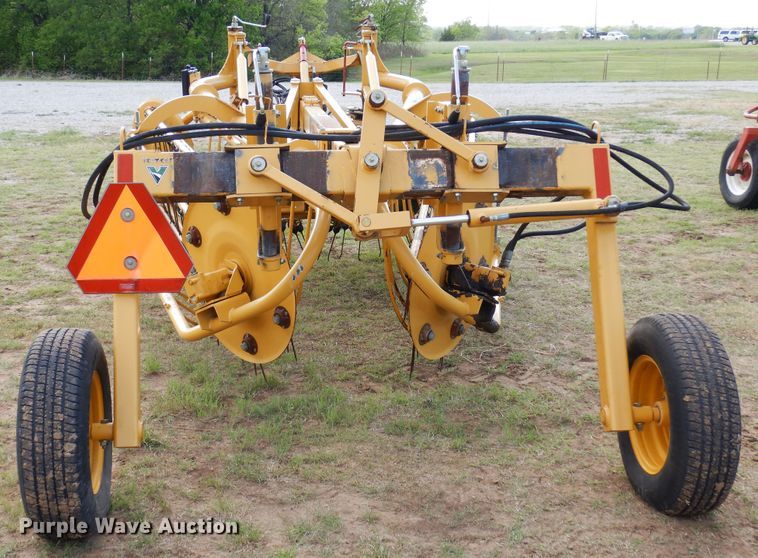 image for item JR9573 2013 Vermeer R2300  hay rake