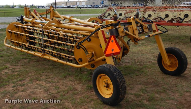 image for item JR9573 2013 Vermeer R2300  hay rake
