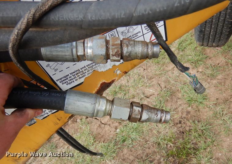 image for item JR9573 2013 Vermeer R2300  hay rake