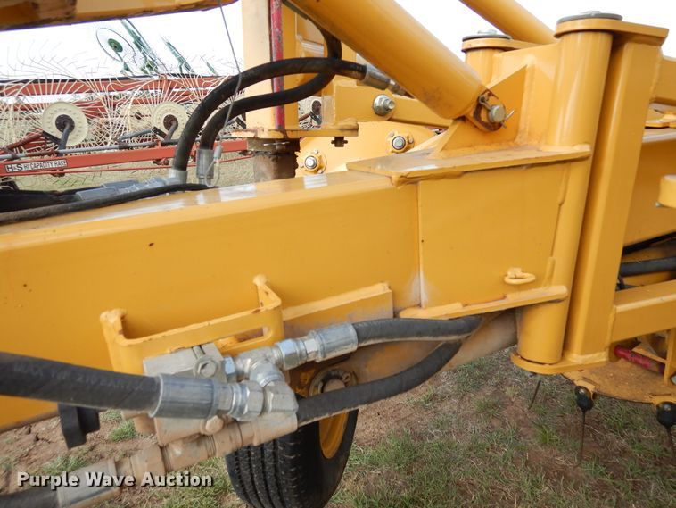 image for item JR9573 2013 Vermeer R2300  hay rake