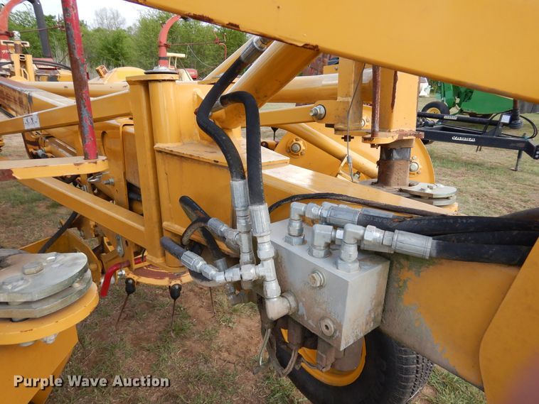 image for item JR9573 2013 Vermeer R2300  hay rake