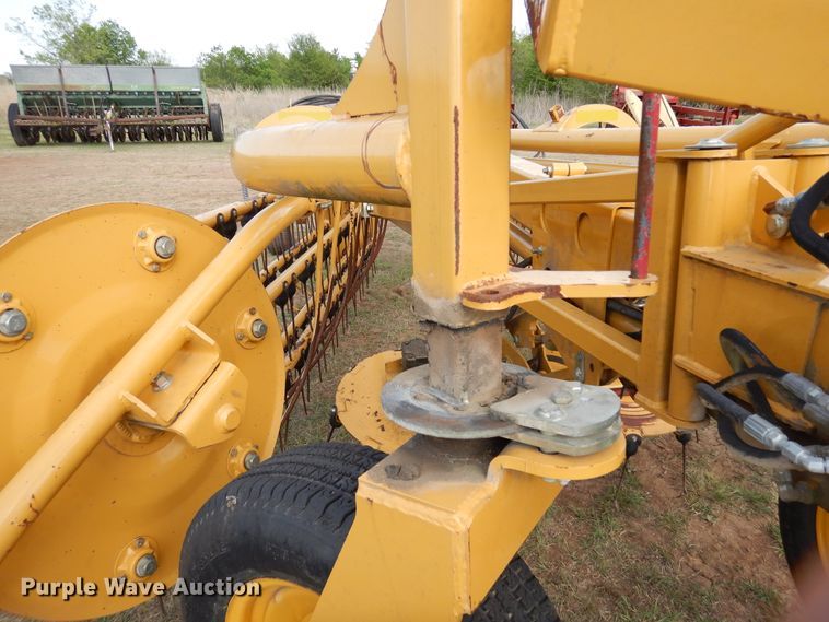 image for item JR9573 2013 Vermeer R2300  hay rake