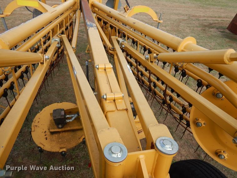 image for item JR9573 2013 Vermeer R2300  hay rake