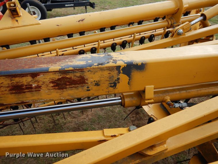 image for item JR9573 2013 Vermeer R2300  hay rake