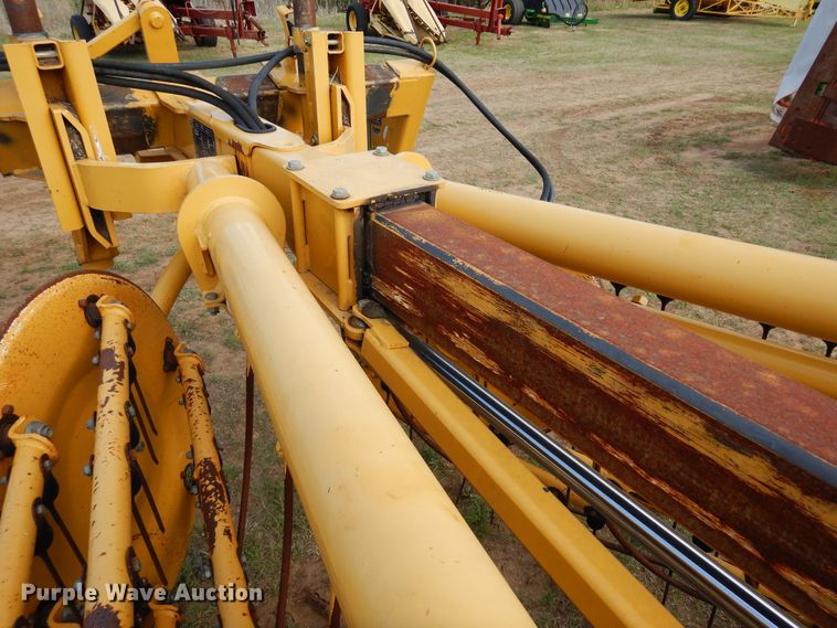 image for item JR9573 2013 Vermeer R2300  hay rake