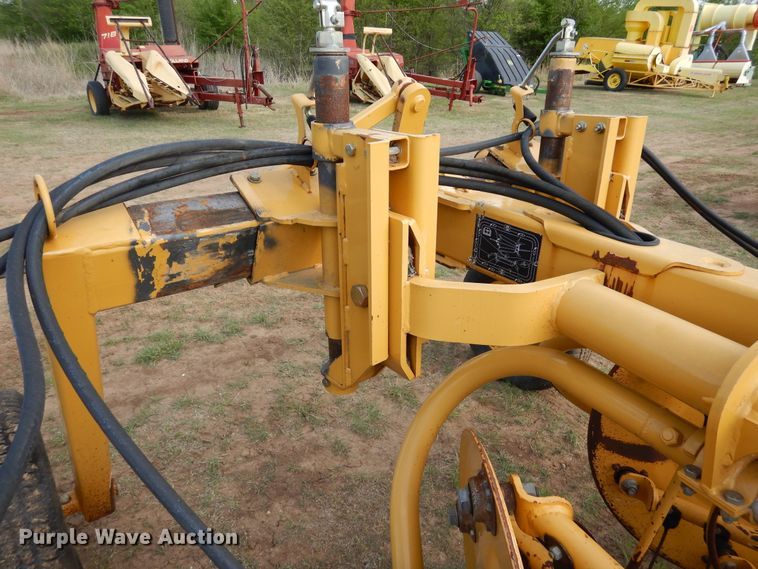 image for item JR9573 2013 Vermeer R2300  hay rake