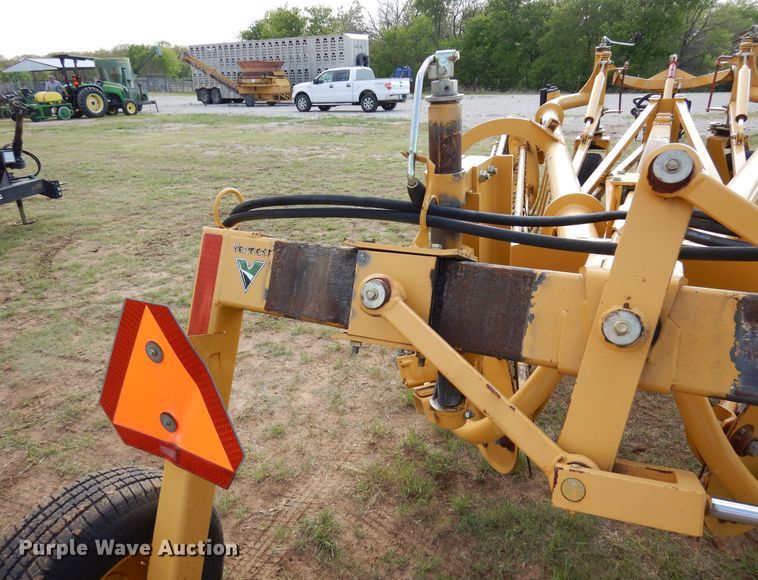 image for item JR9573 2013 Vermeer R2300  hay rake