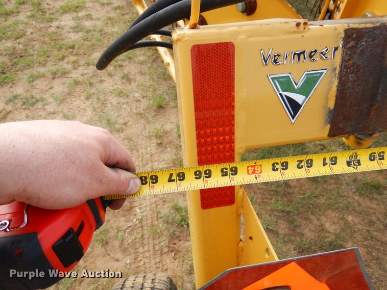 image for item JR9573 2013 Vermeer R2300  hay rake