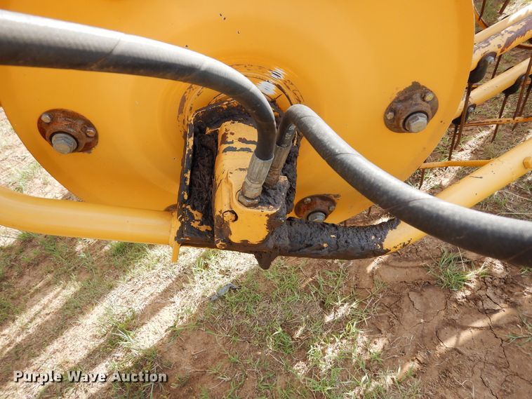 image for item JR9573 2013 Vermeer R2300  hay rake