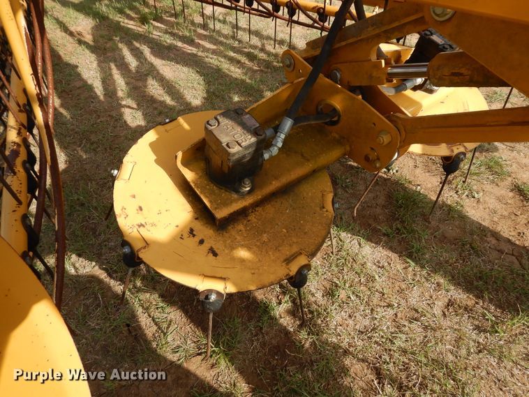 image for item JR9573 2013 Vermeer R2300  hay rake