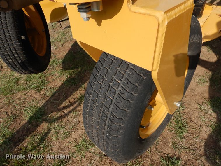 image for item JR9573 2013 Vermeer R2300  hay rake