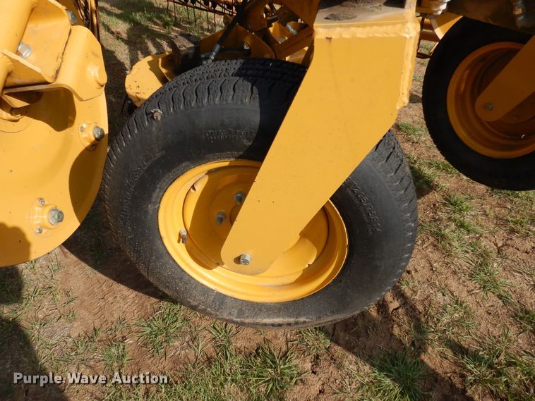 image for item JR9573 2013 Vermeer R2300  hay rake