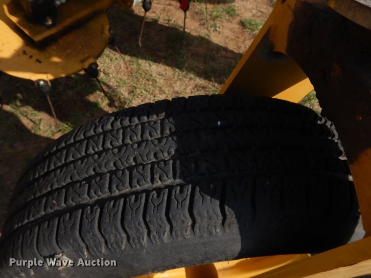 image for item JR9573 2013 Vermeer R2300  hay rake