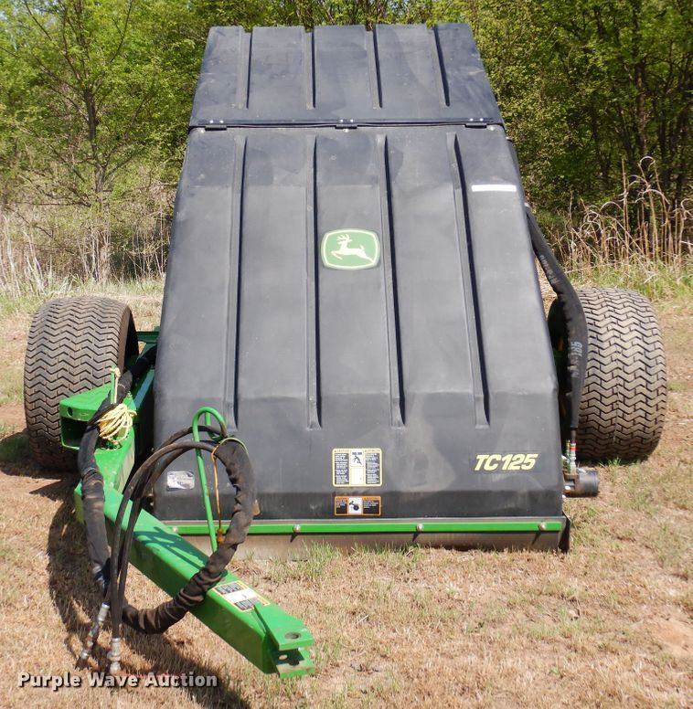 image for item JR9585 John Deere TC125  turf collector