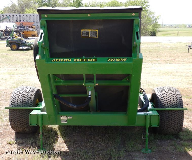 image for item JR9585 John Deere TC125  turf collector