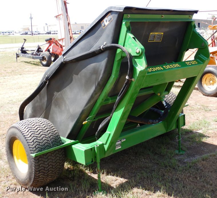 image for item JR9585 John Deere TC125  turf collector