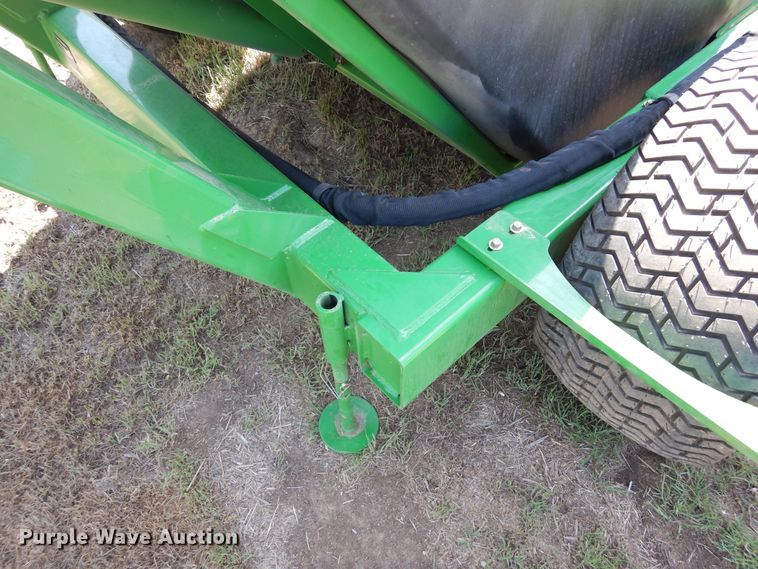 image for item JR9585 John Deere TC125  turf collector