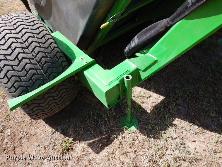 image for item JR9585 John Deere TC125  turf collector