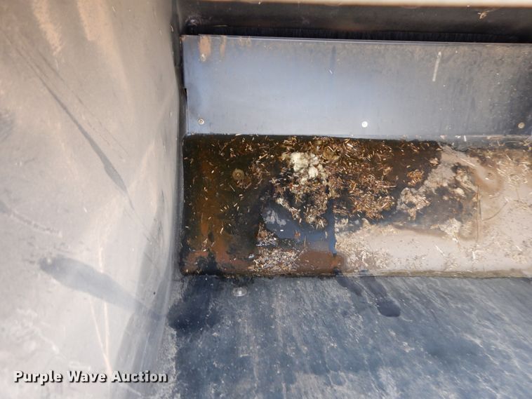 image for item JR9585 John Deere TC125  turf collector