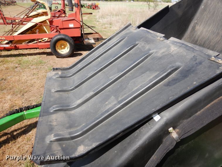 image for item JR9585 John Deere TC125  turf collector