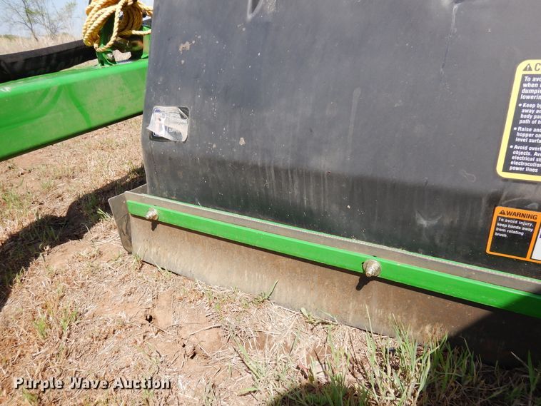 image for item JR9585 John Deere TC125  turf collector