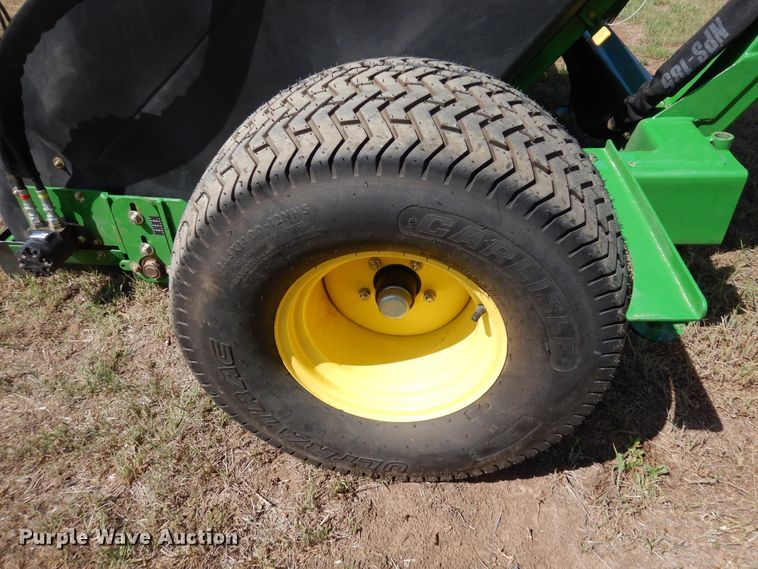 image for item JR9585 John Deere TC125  turf collector