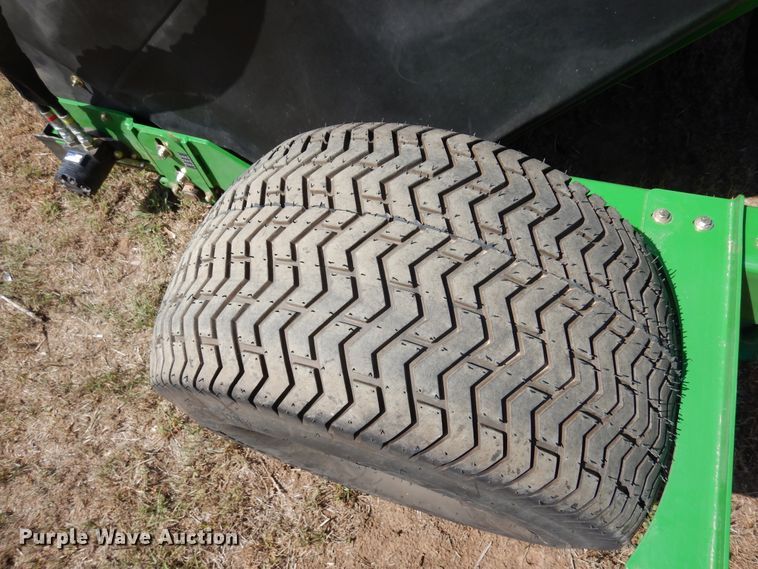 image for item JR9585 John Deere TC125  turf collector