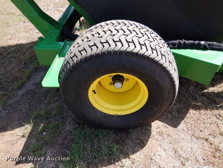 image for item JR9585 John Deere TC125  turf collector
