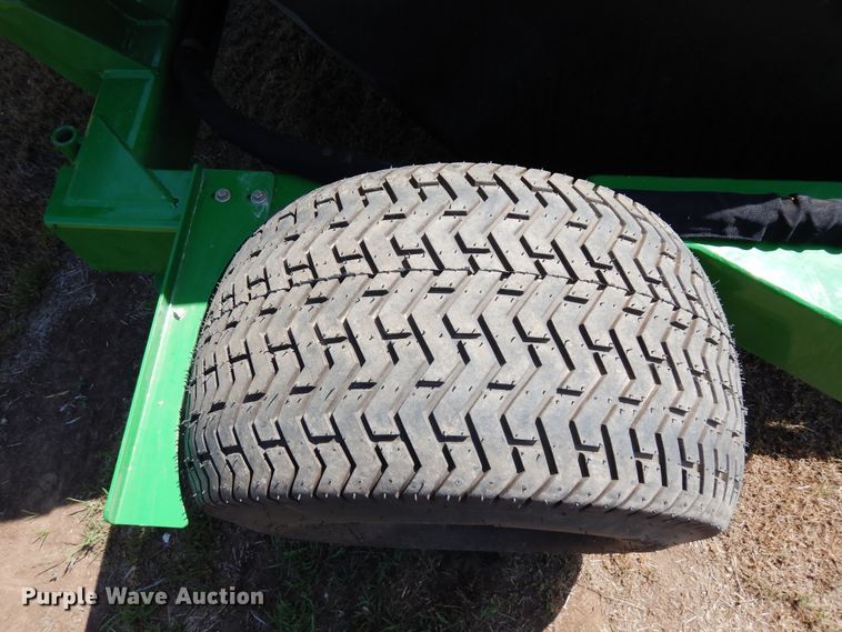 image for item JR9585 John Deere TC125  turf collector