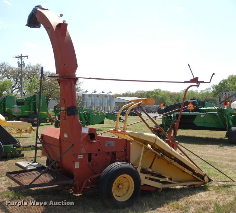 image for item JR9586 New Holland 718  forage harvester