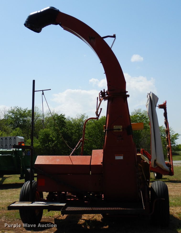 image for item JR9586 New Holland 718  forage harvester