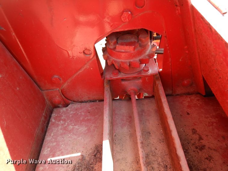 image for item JR9586 New Holland 718  forage harvester