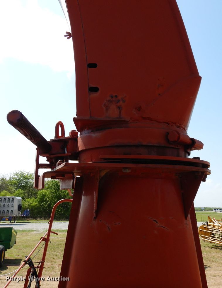 image for item JR9586 New Holland 718  forage harvester