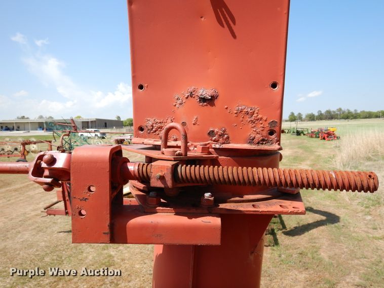 image for item JR9586 New Holland 718  forage harvester