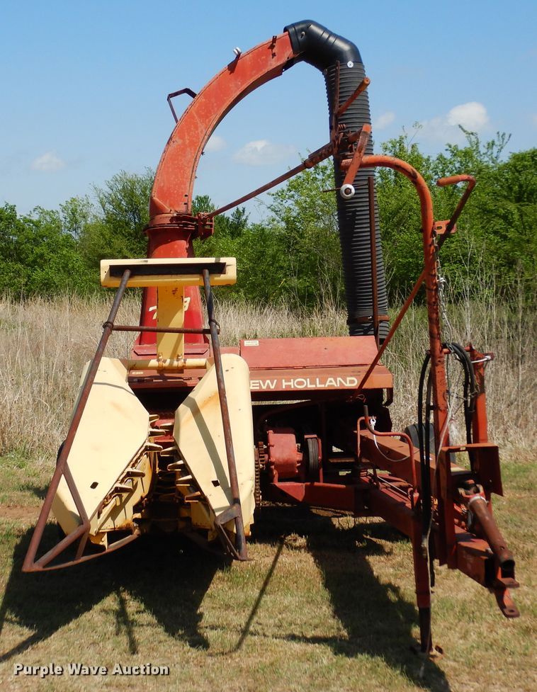 image for item JR9587 1980 New Holland 718  forage harvester