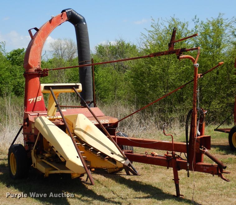 image for item JR9587 1980 New Holland 718  forage harvester