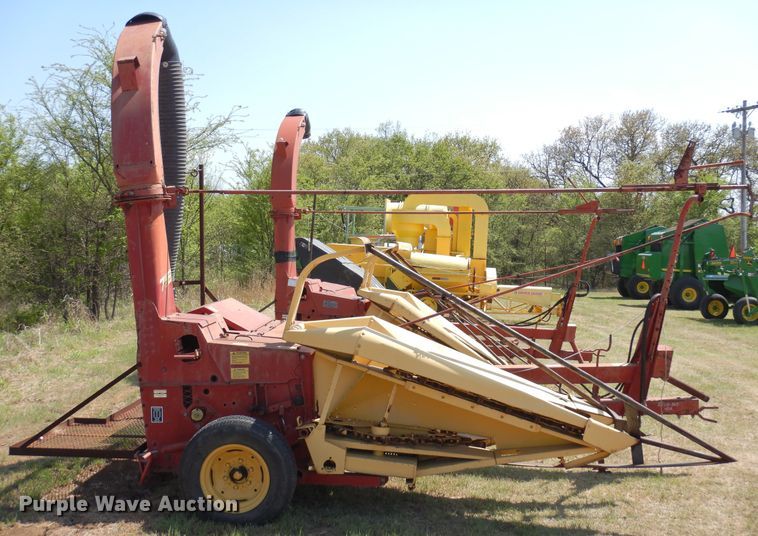 image for item JR9587 1980 New Holland 718  forage harvester