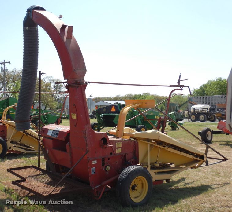 image for item JR9587 1980 New Holland 718  forage harvester