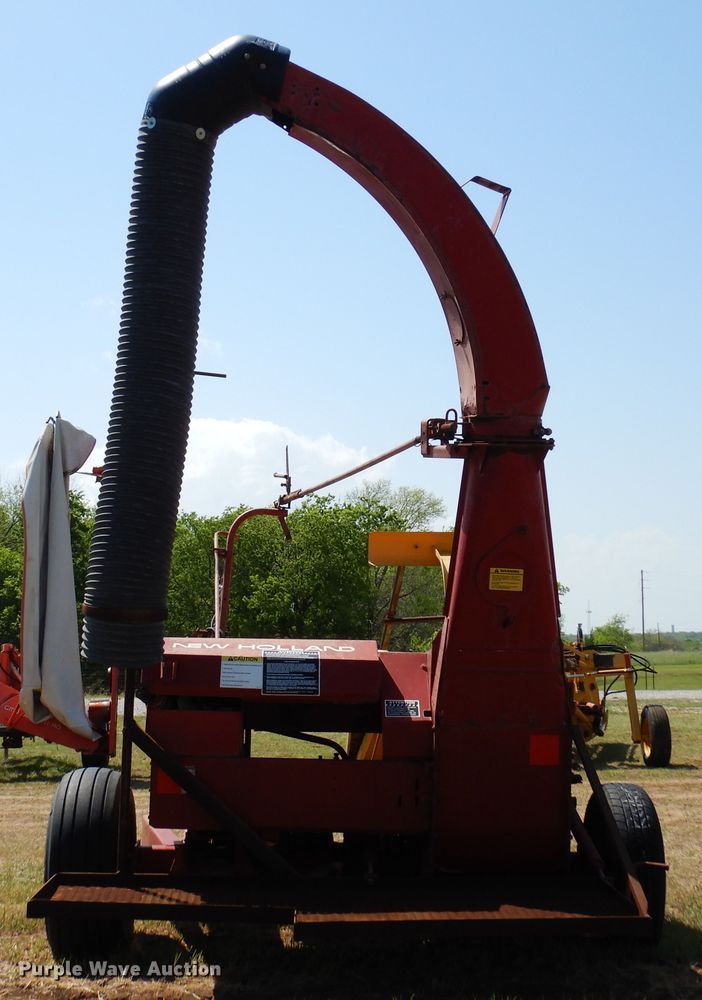 image for item JR9587 1980 New Holland 718  forage harvester