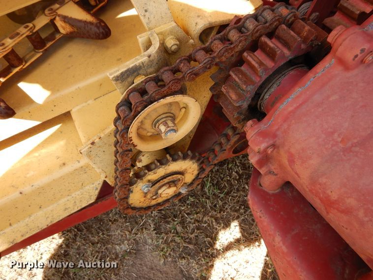 image for item JR9587 1980 New Holland 718  forage harvester