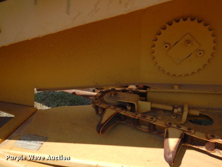 image for item JR9587 1980 New Holland 718  forage harvester