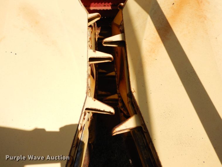 image for item JR9587 1980 New Holland 718  forage harvester