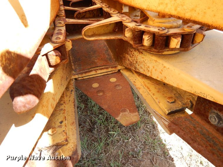 image for item JR9587 1980 New Holland 718  forage harvester