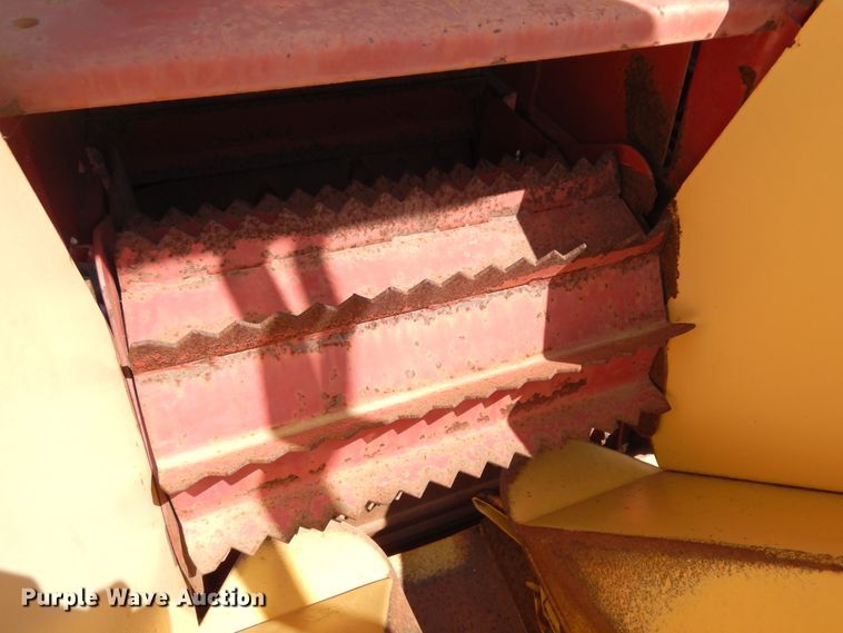 image for item JR9587 1980 New Holland 718  forage harvester