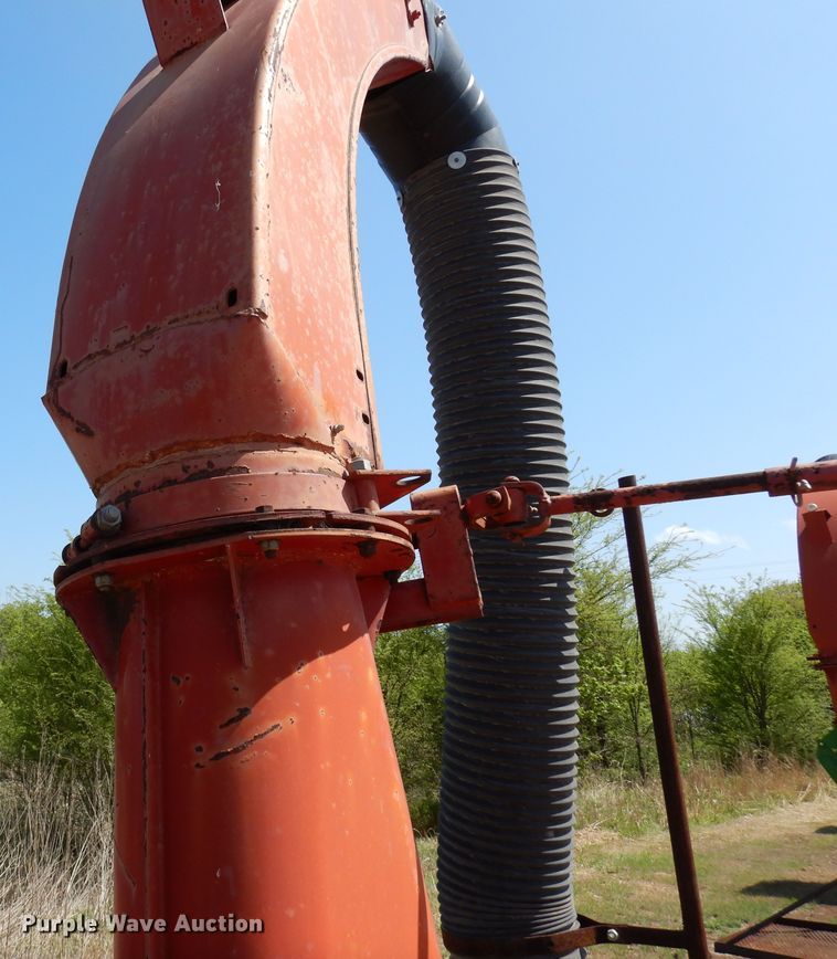 image for item JR9587 1980 New Holland 718  forage harvester