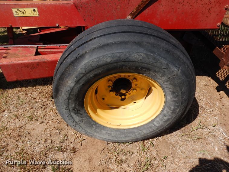 image for item JR9587 1980 New Holland 718  forage harvester