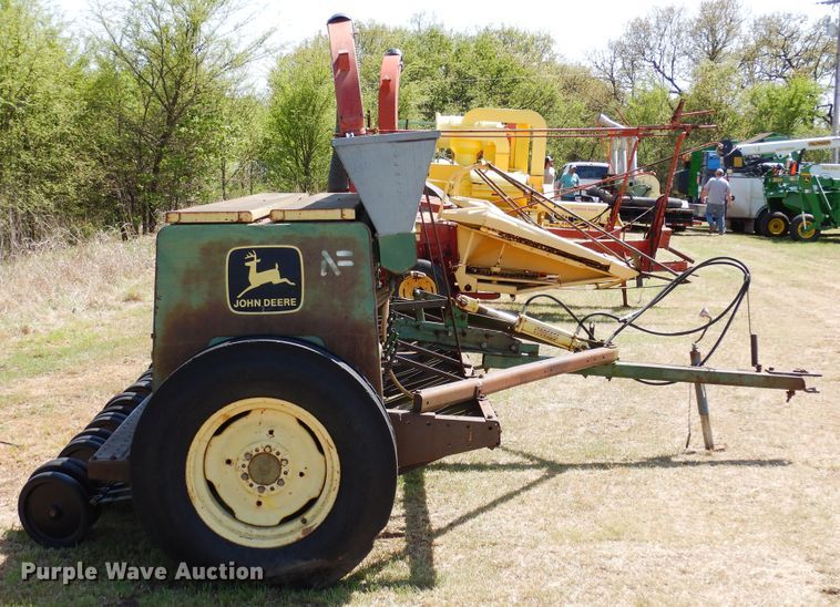 image for item JR9588 John Deere 8350  grain drill