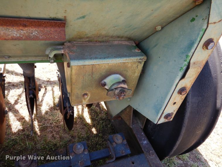 image for item JR9588 John Deere 8350  grain drill