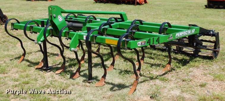 image for item JR9597 Unverferth Perfecta 12  field cultivator