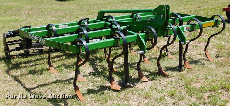 image for item JR9597 Unverferth Perfecta 12  field cultivator
